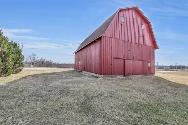 view of barn with a lawn