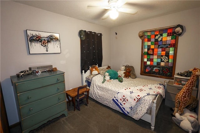 bedroom featuring carpet, a textured ceiling, and a ceiling fan