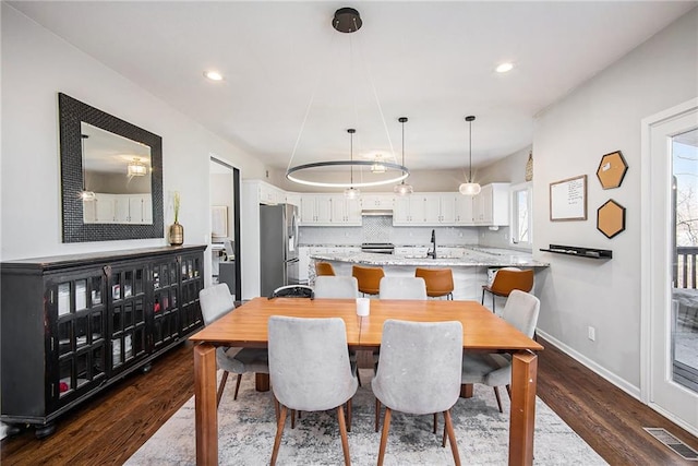 dining room featuring visible vents, recessed lighting, dark wood-type flooring, and baseboards