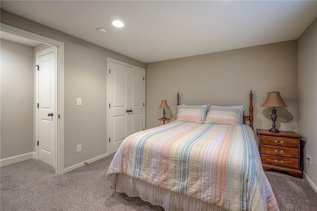 carpeted bedroom featuring recessed lighting, a closet, and baseboards