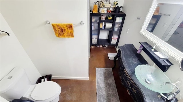 1147 Fern Rd, Fort Scott, KS 66701 - bathroom featuring finished concrete flooring, toilet, and baseboards