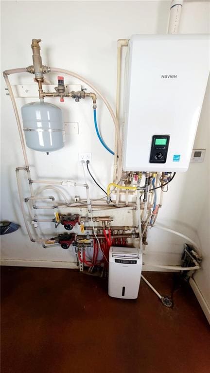 1147 Fern Rd, Fort Scott, KS 66701 - utilities featuring tankless water heater