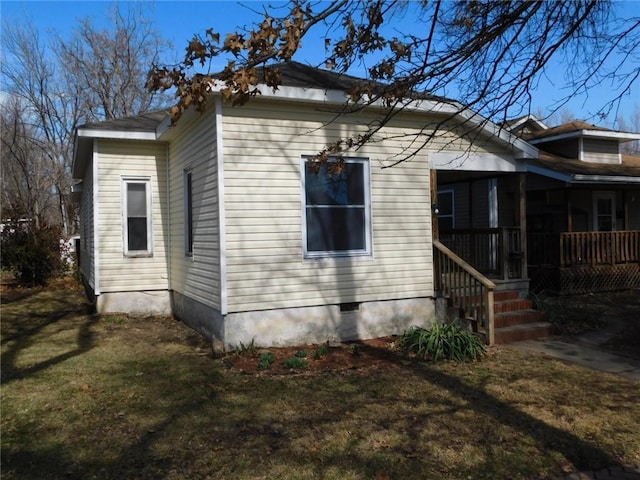 306 W Kansas St, Pittsburg, KS 66762 - view of home's exterior with crawl space and a yard