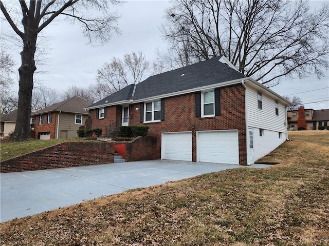 ranch-style home featuring a front lawn, an attached garage, brick siding, and driveway