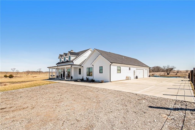 view of front of home featuring a porch and driveway