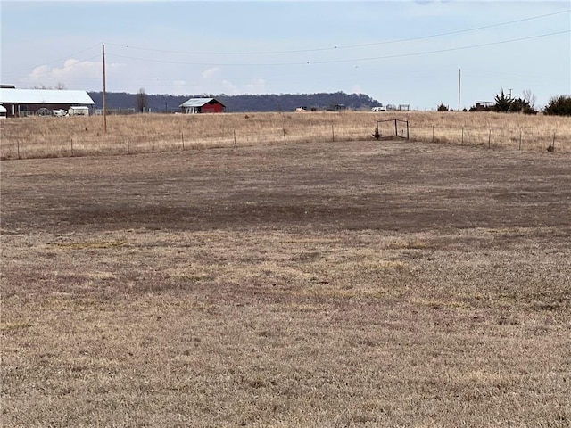 view of yard featuring a rural view