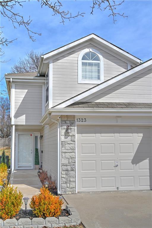 view of front of house with stone siding