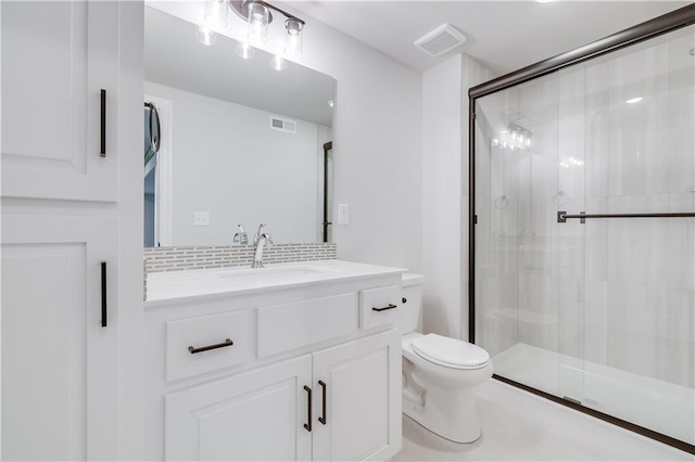 full bathroom featuring toilet, a stall shower, visible vents, and decorative backsplash