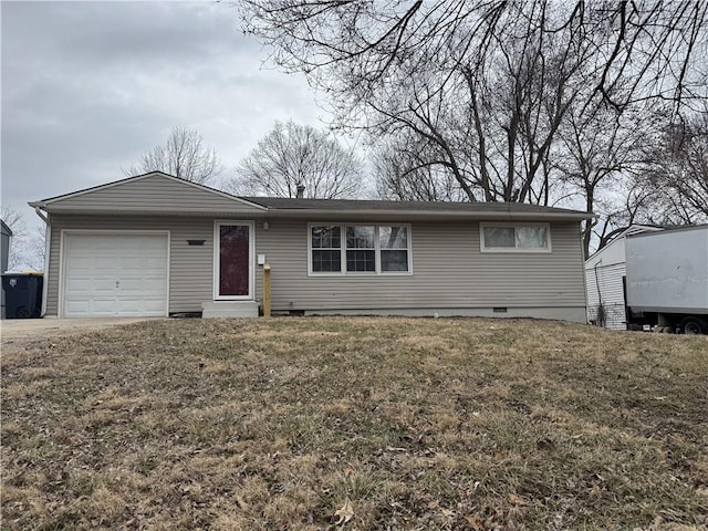 10904 Cambridge Ave, Kansas City, MO 64134 - single story home with a garage, crawl space, and a front yard