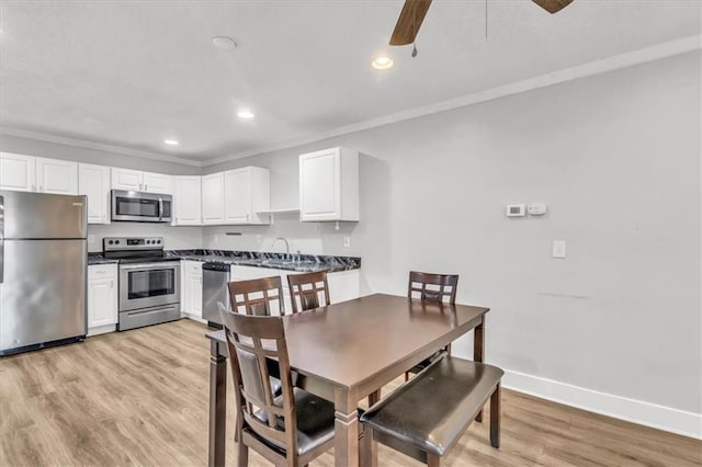 dining space featuring recessed lighting, baseboards, light wood finished floors, and ornamental molding