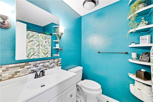 bathroom with decorative backsplash, a textured wall, toilet, a shower with shower curtain, and vanity