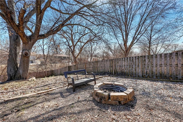 view of yard featuring a fire pit and a fenced backyard