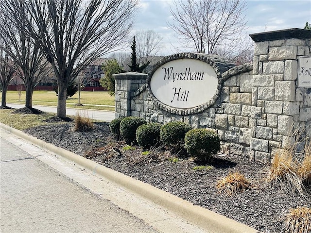 view of community / neighborhood sign