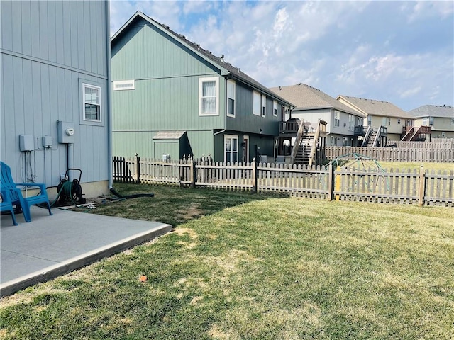 view of yard featuring a residential view, a patio, and fence