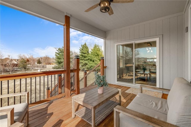 sunroom with ceiling fan