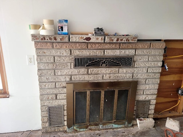 room details featuring visible vents and a fireplace