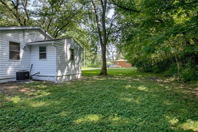 view of yard featuring cooling unit