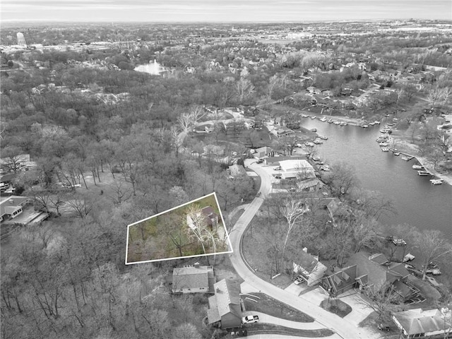 756 NW S Shore Dr, Lake Waukomis, MO 64151 - view of property location featuring a large body of water and property boundaries highlighted