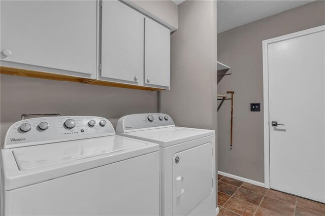 clothes washing area with baseboards, cabinet space, and independent washer and dryer