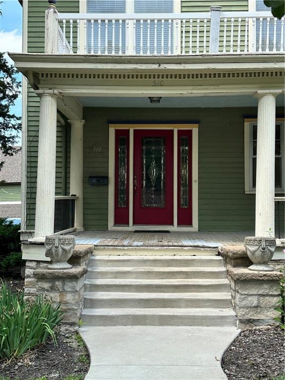 510 E Chippewa St, Paola, KS 66071 - entrance to property featuring a balcony and covered porch