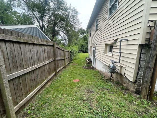 view of yard featuring fence