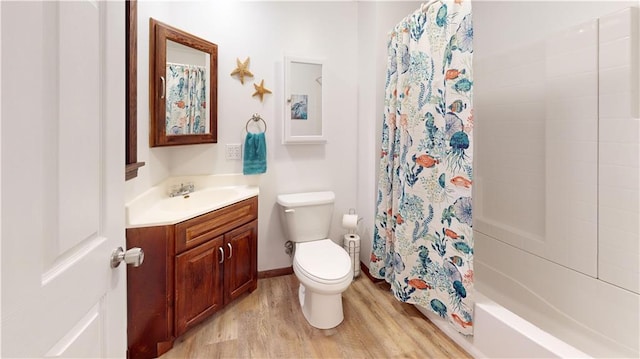 full bath with baseboards, shower / bath combo with shower curtain, toilet, wood finished floors, and vanity