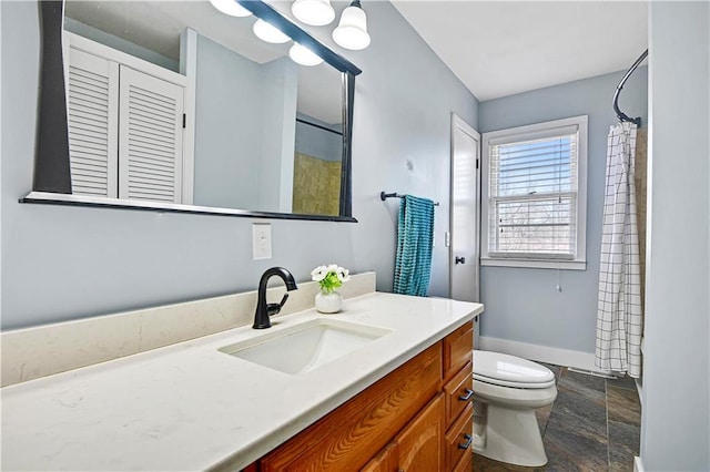 bathroom with vanity, curtained shower, toilet, and baseboards