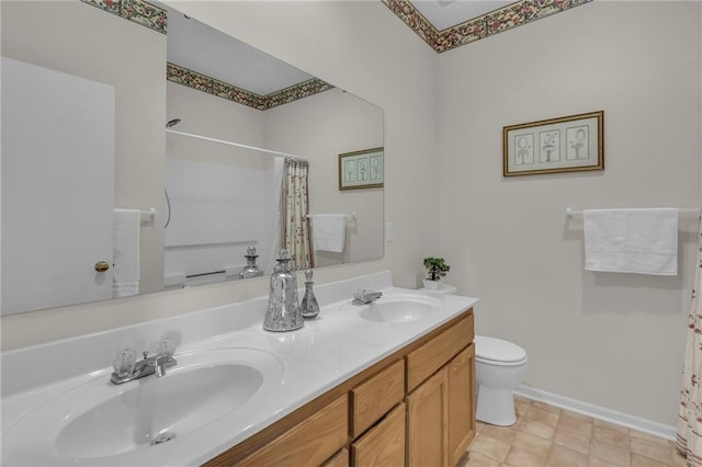 full bath featuring double vanity, toilet, a shower with shower curtain, and a sink