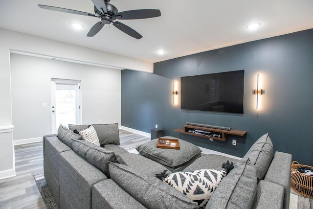 living area featuring recessed lighting, wood finished floors, a ceiling fan, and baseboards