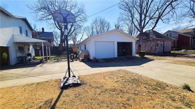 view of detached garage