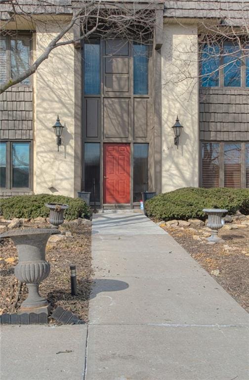 property entrance featuring stucco siding