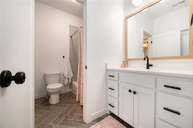 full bathroom with toilet, vanity, visible vents, and baseboards