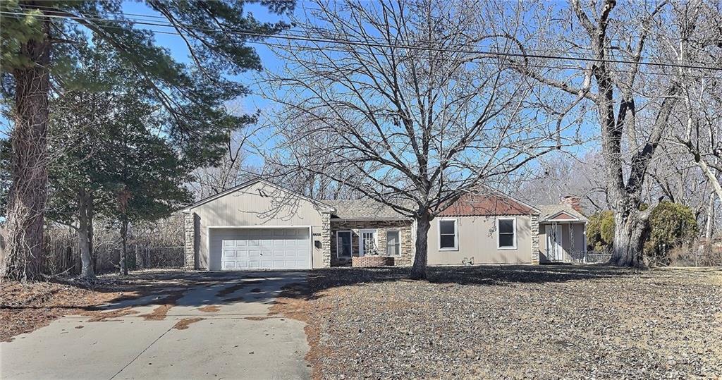 8600 Evanston Ave, Raytown, MO 64138 - photo 1