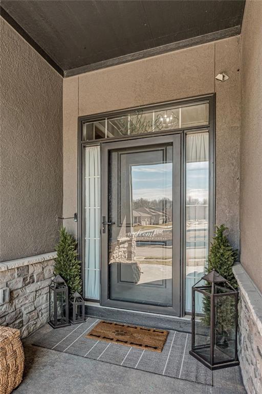 entrance to property with stucco siding