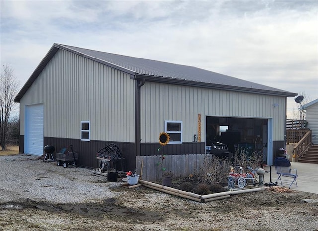 exterior space featuring an outbuilding