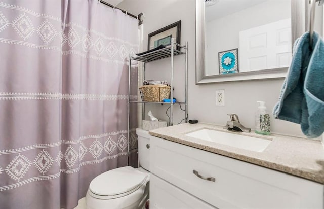 full bath featuring vanity, curtained shower, and toilet