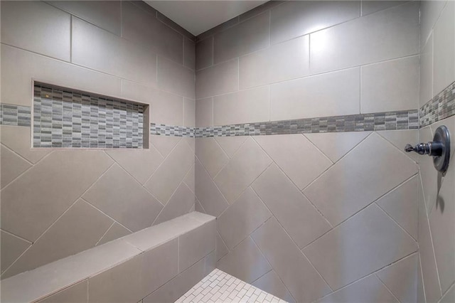 bathroom featuring a tile shower