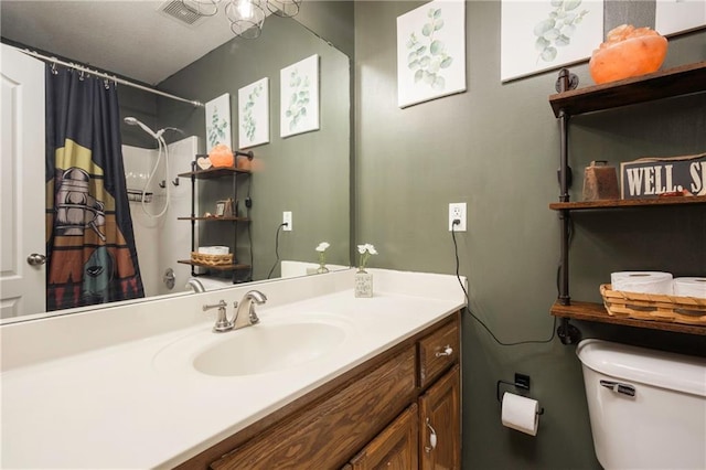 full bathroom with a shower with shower curtain, visible vents, toilet, and vanity