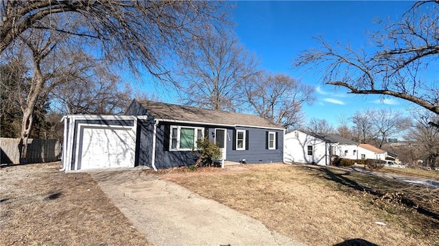 view of front facade with driveway, an attached garage, fence, and a front yard