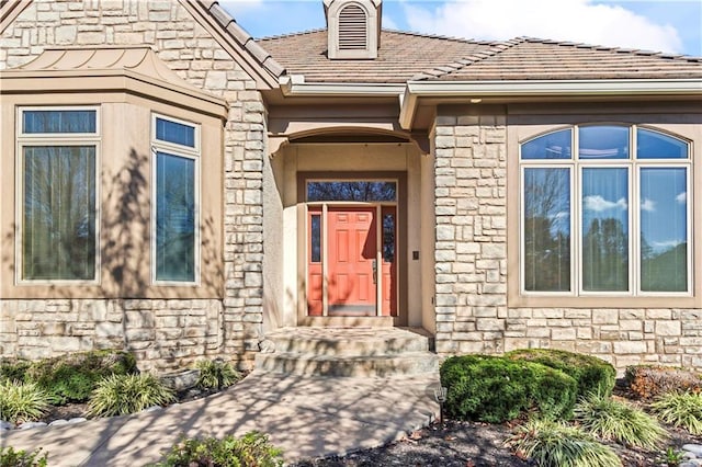 property entrance featuring stone siding