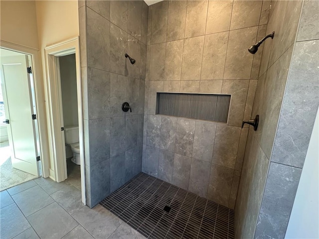 bathroom with toilet and tiled shower