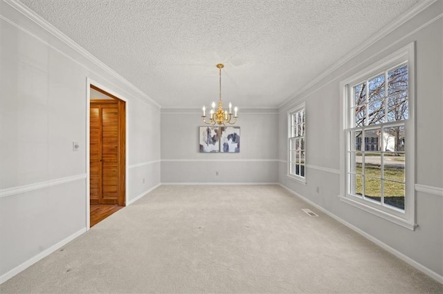 spare room featuring visible vents, light carpet, a notable chandelier, and crown molding