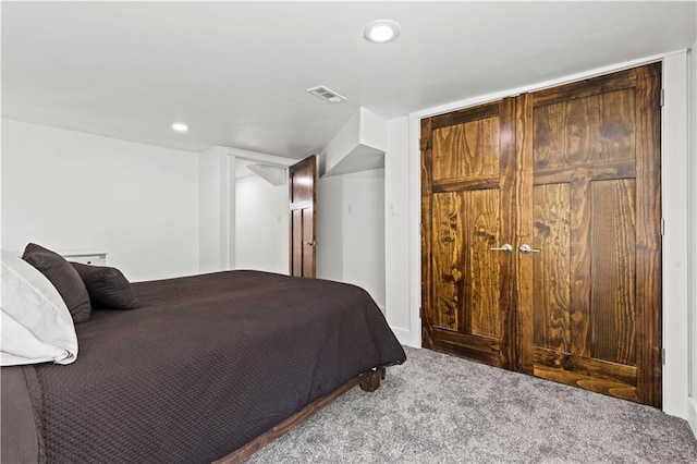 bedroom featuring carpet floors, recessed lighting, and visible vents