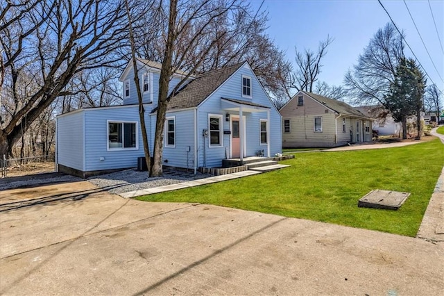 view of front of house featuring a front yard