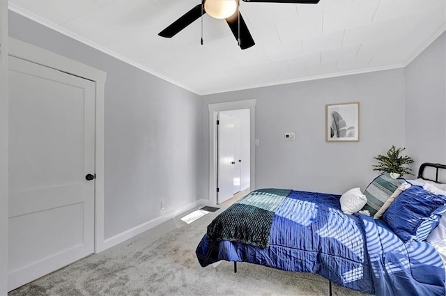 bedroom with crown molding, a ceiling fan, baseboards, and carpet floors