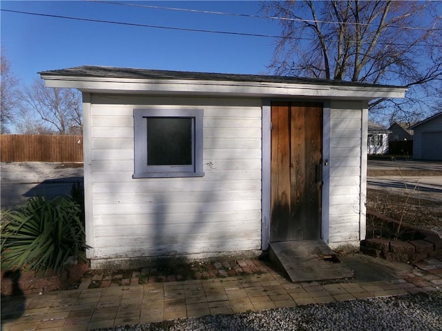 view of outdoor structure with fence and an outdoor structure