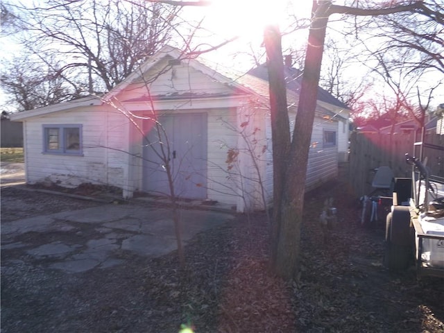 view of front of property featuring fence