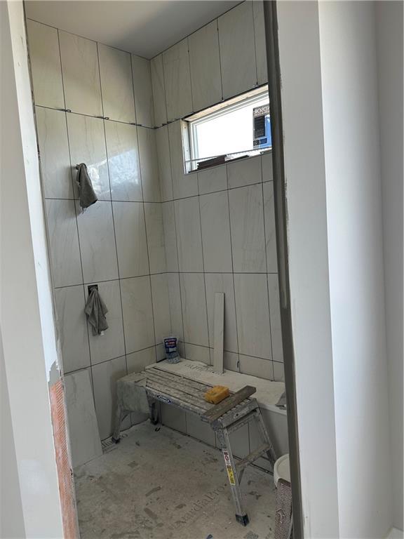 17321 Bluejacket St, Overland Park, KS 66221 - view of bathroom