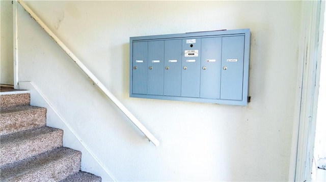 3112 Benton Blvd, Kansas City, MO 64128 - view of staircase