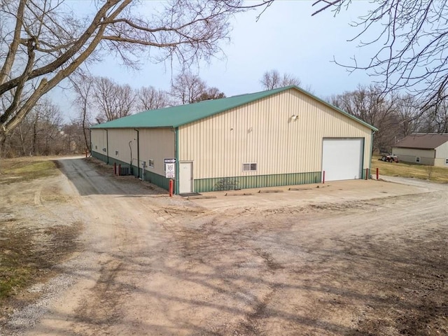 view of outbuilding with an outdoor structure and driveway